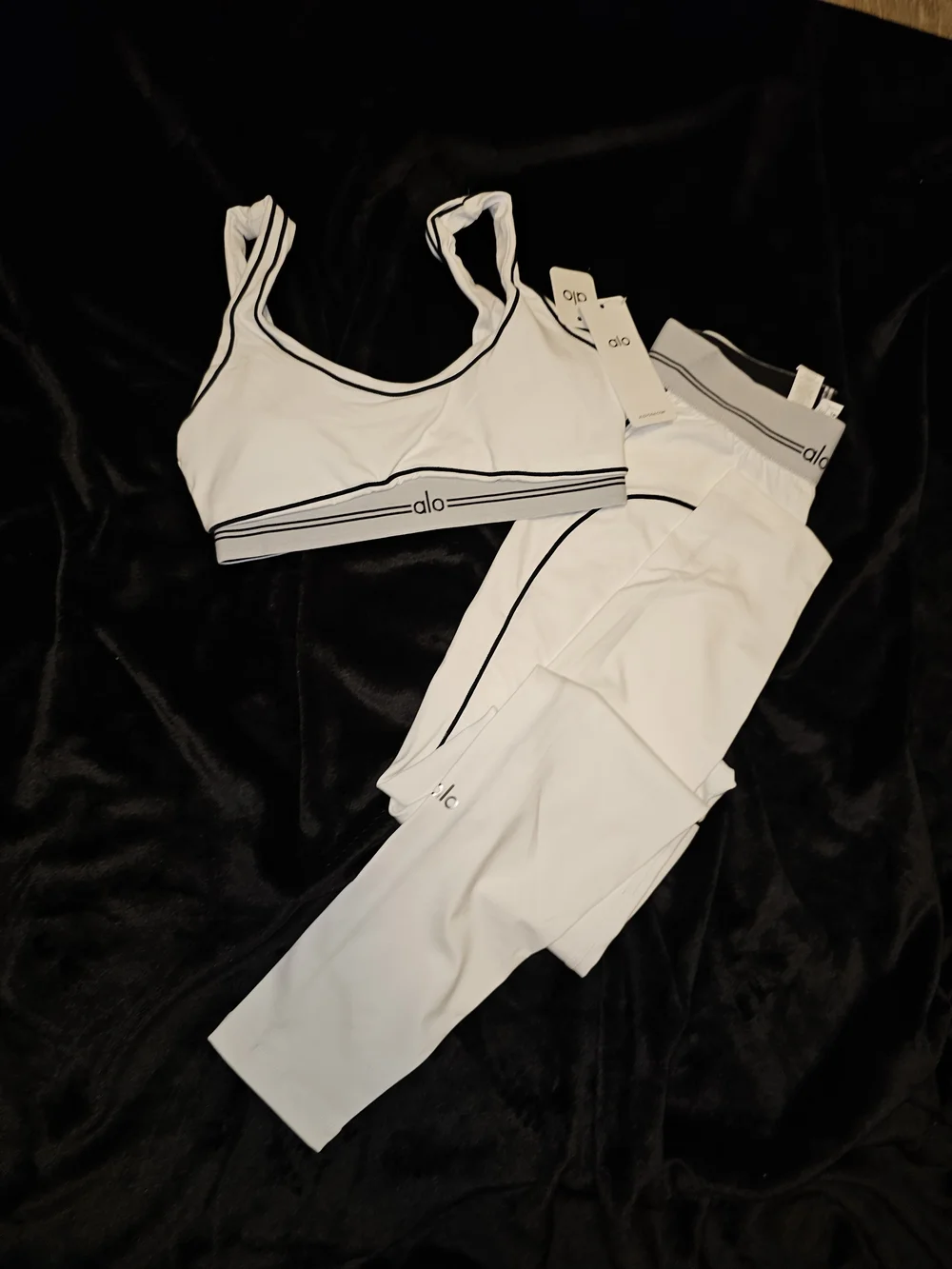 ALO Yoga White Sports Bra and Leggings Set with Black Trim